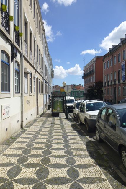 The spot where the artist José Dias Coelho was assassinated in 1961, the subject of Zeca Alfonso's song "A Morte Saiu à Rua."