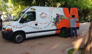 This rolling bookstore in a park in the Estrela neighborhood of Lisbon was the first place where I saw O Mundo Num Segundo.