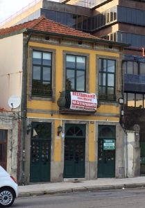 The culprit, near the University of Porto. Food poisoning shouldn't be an occupational hazard of restaurant reviewers.